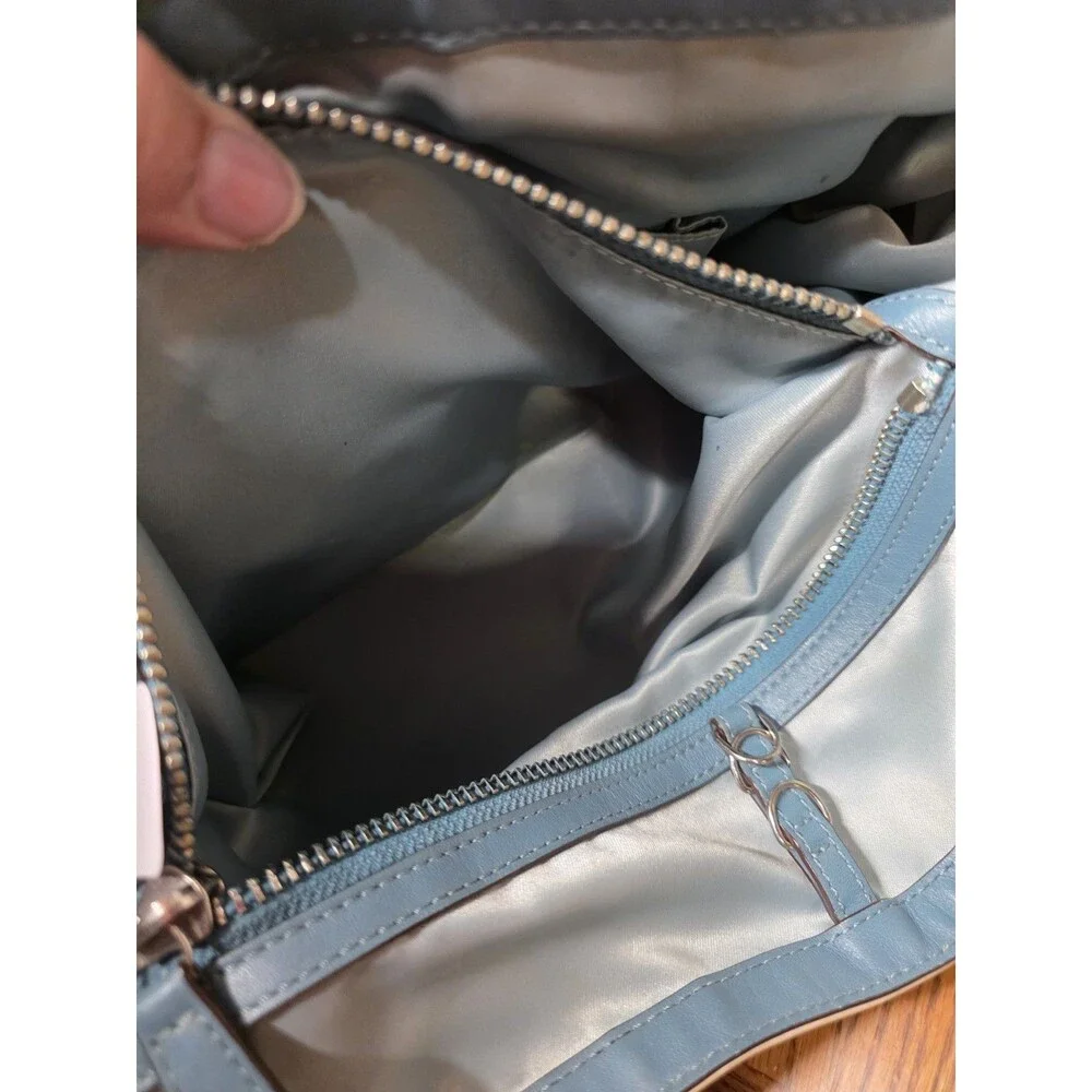 Coach zipper closures