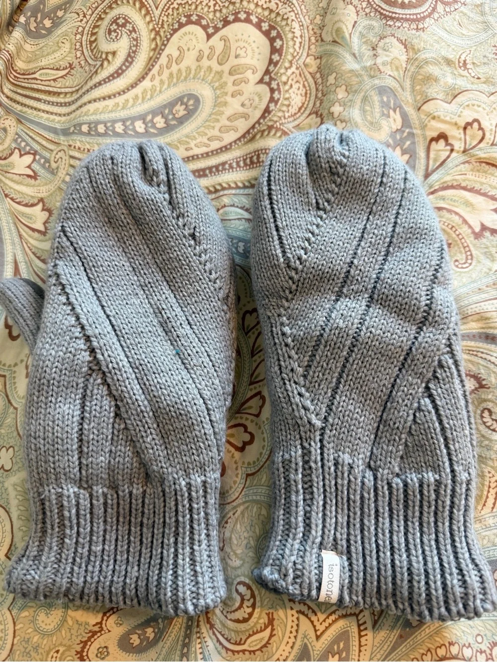 isotoner Gray Knit Cable Mittens