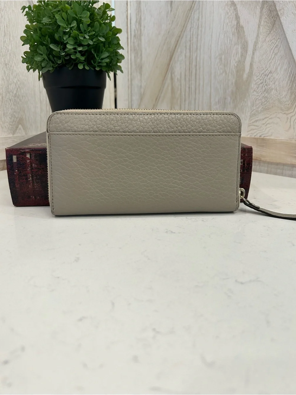 kate spade plaque lettering