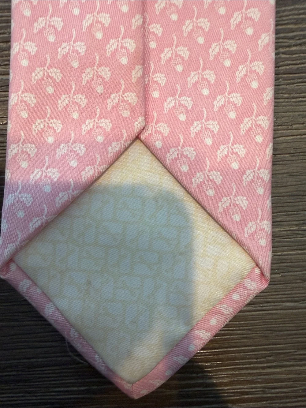 Bluejack National Vineyard Vines Pink acorn Micro-Pattern Silk Tie