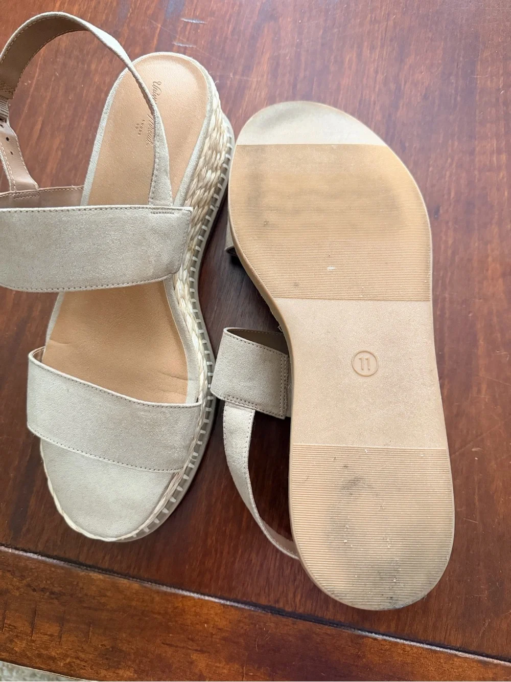 Universal Thread stylish taupe