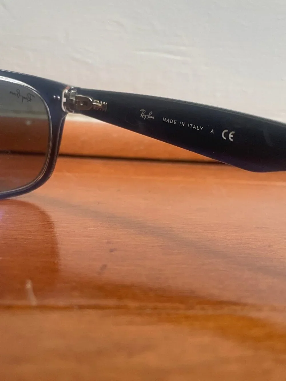 Ray-Ban wipe been matte