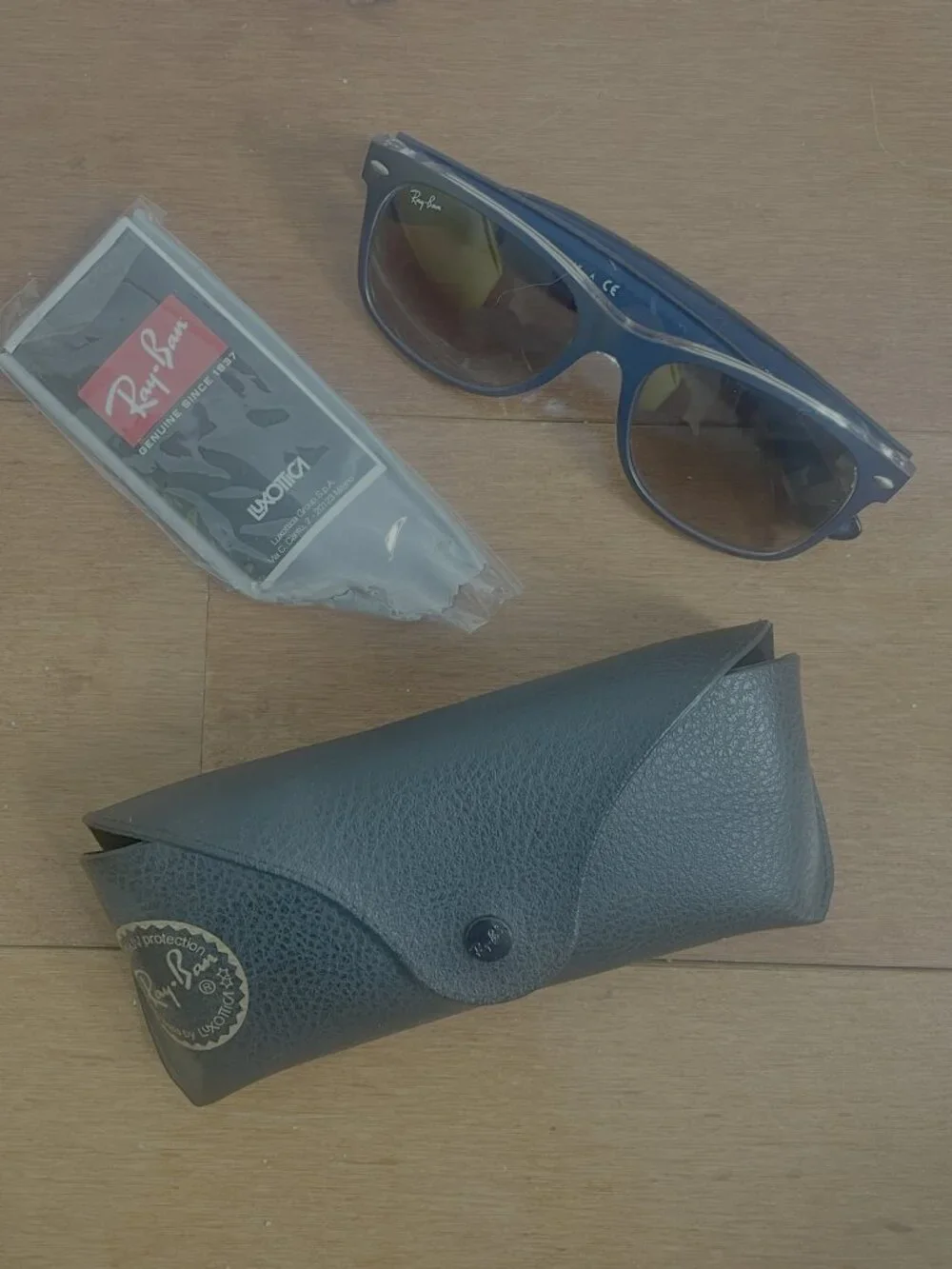 Ray-Ban new wipe