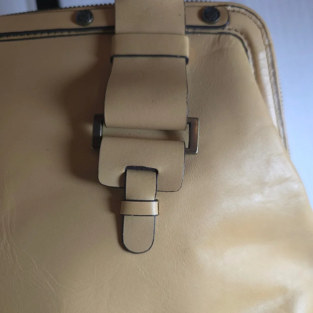 Chloe tan handles