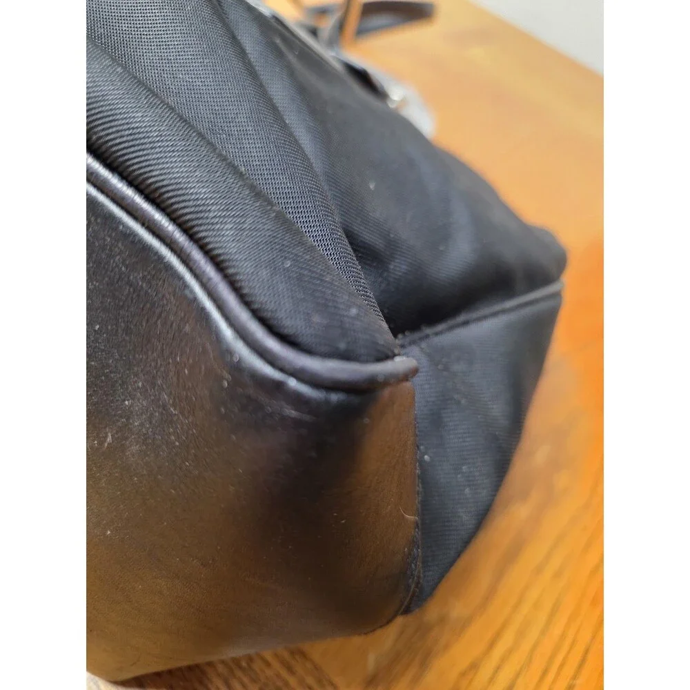 Coach zipper closures