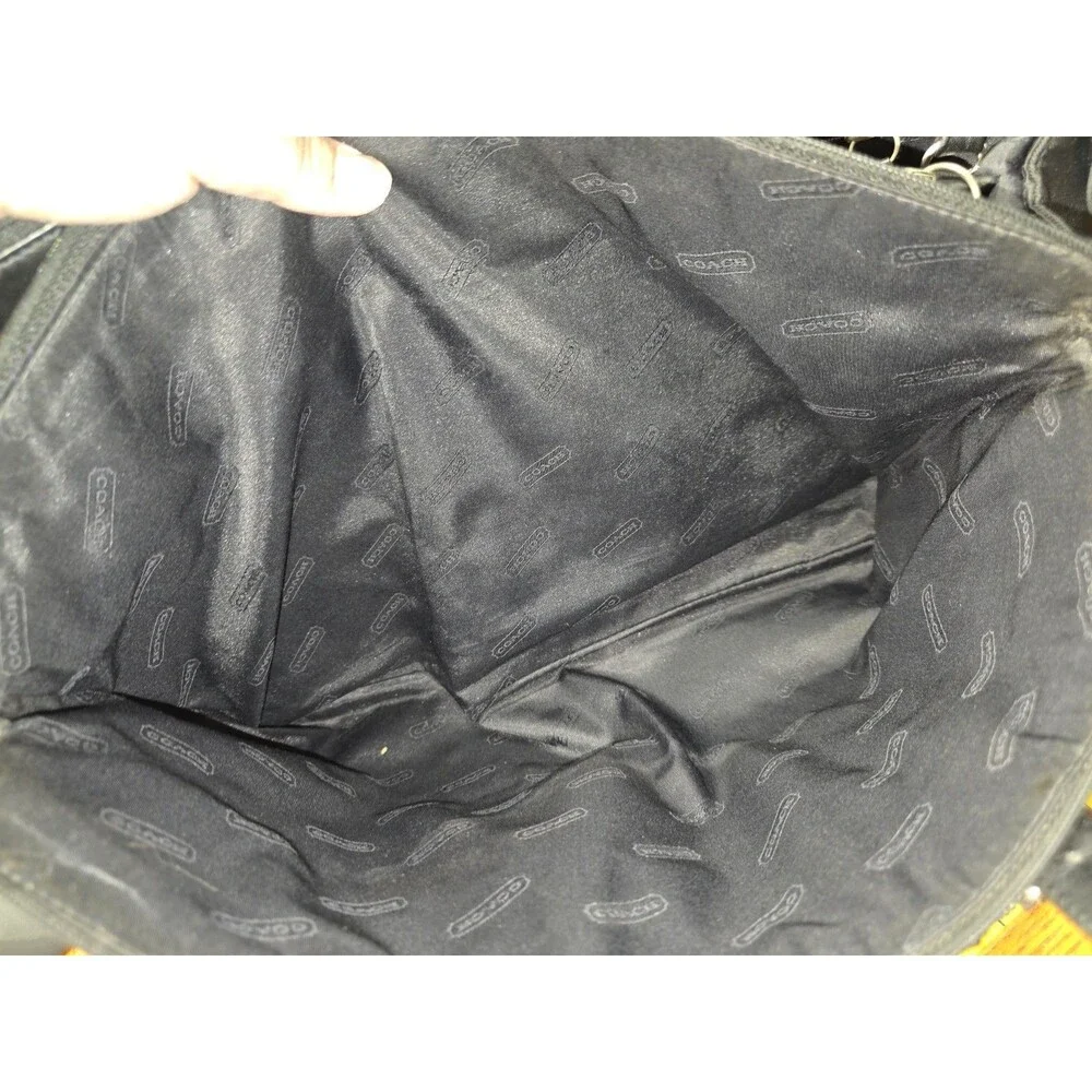 Coach zipper closures