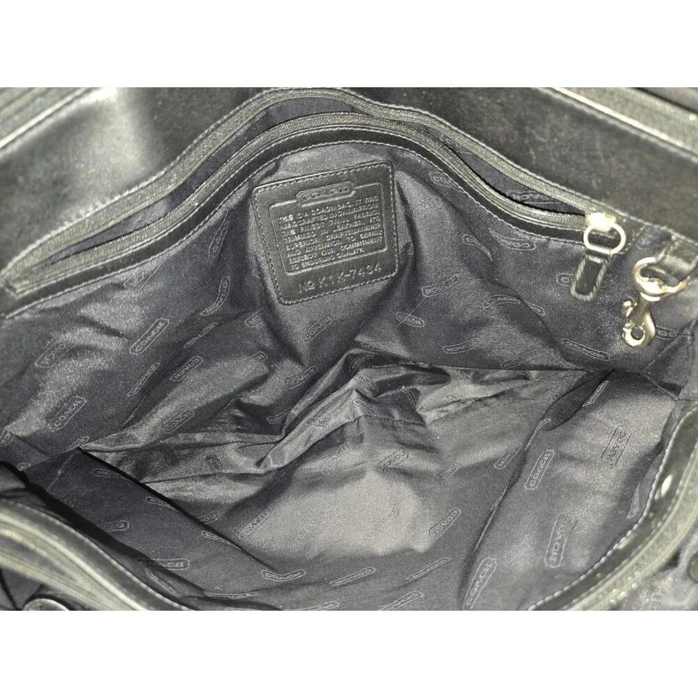 Coach zipper closures