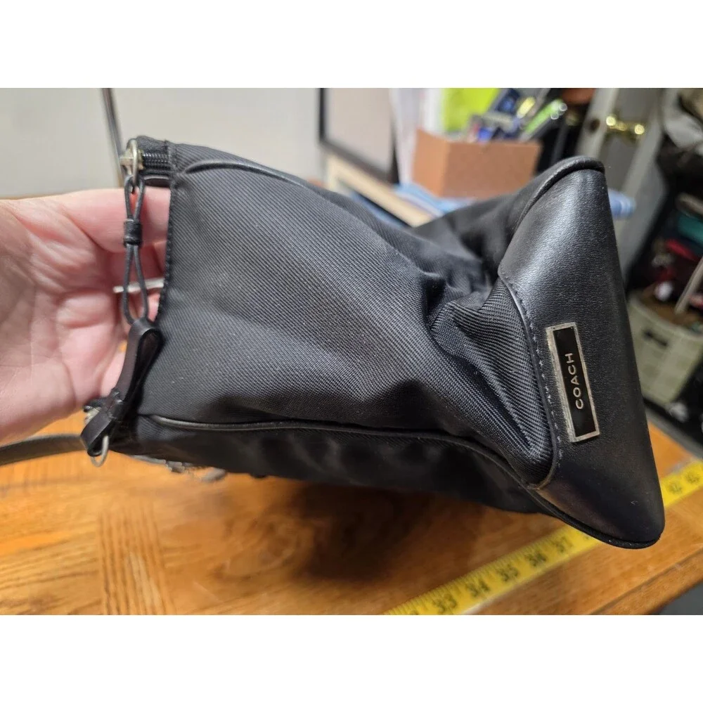 Coach zipper closures