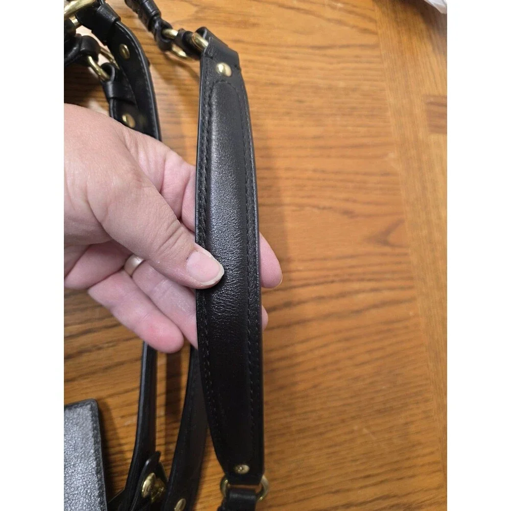 Coach zipper closures