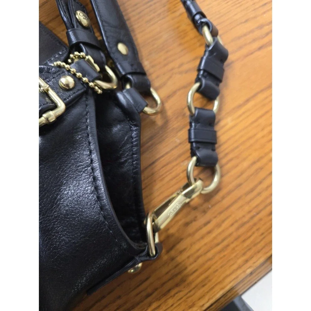 Coach zipper closures
