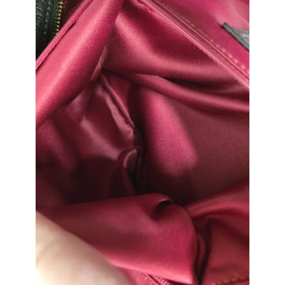 Coach zipper closures