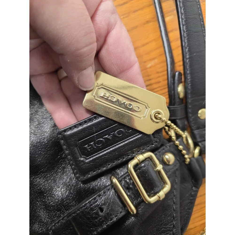 Coach zipper closures