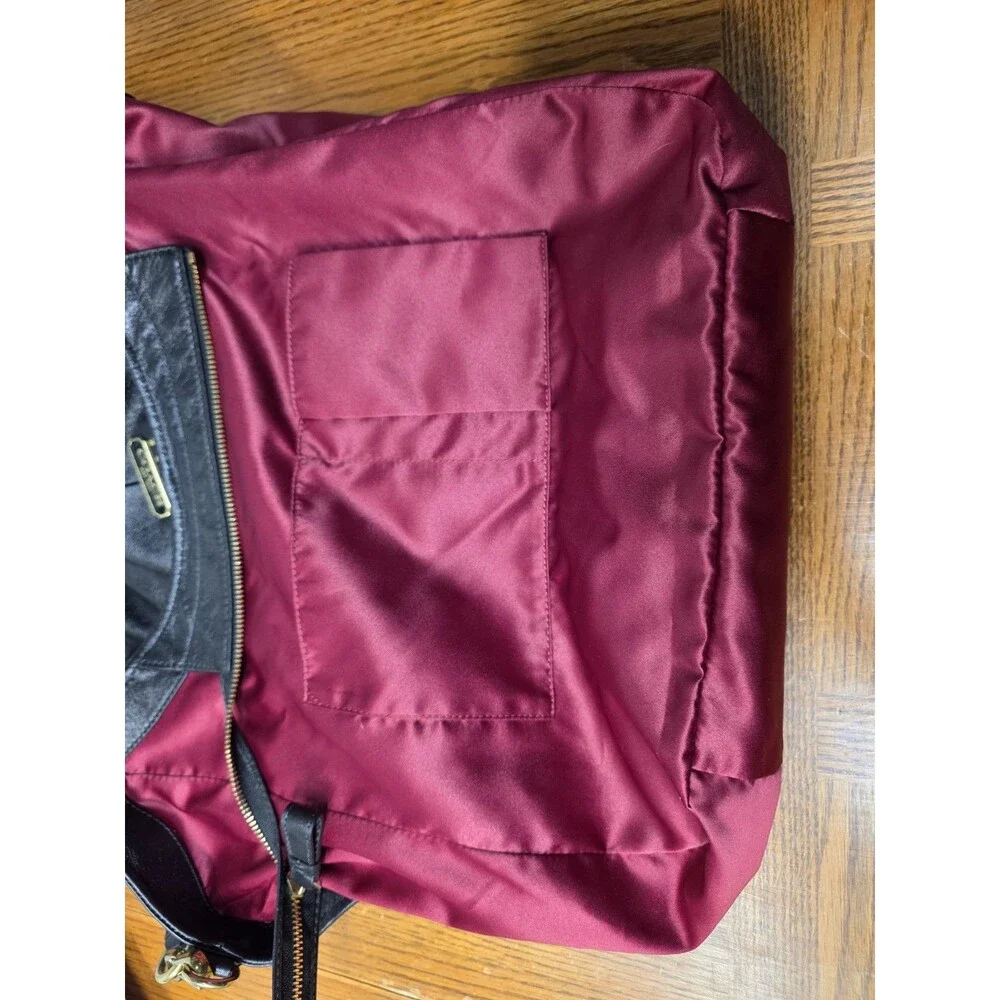 Coach zipper closures