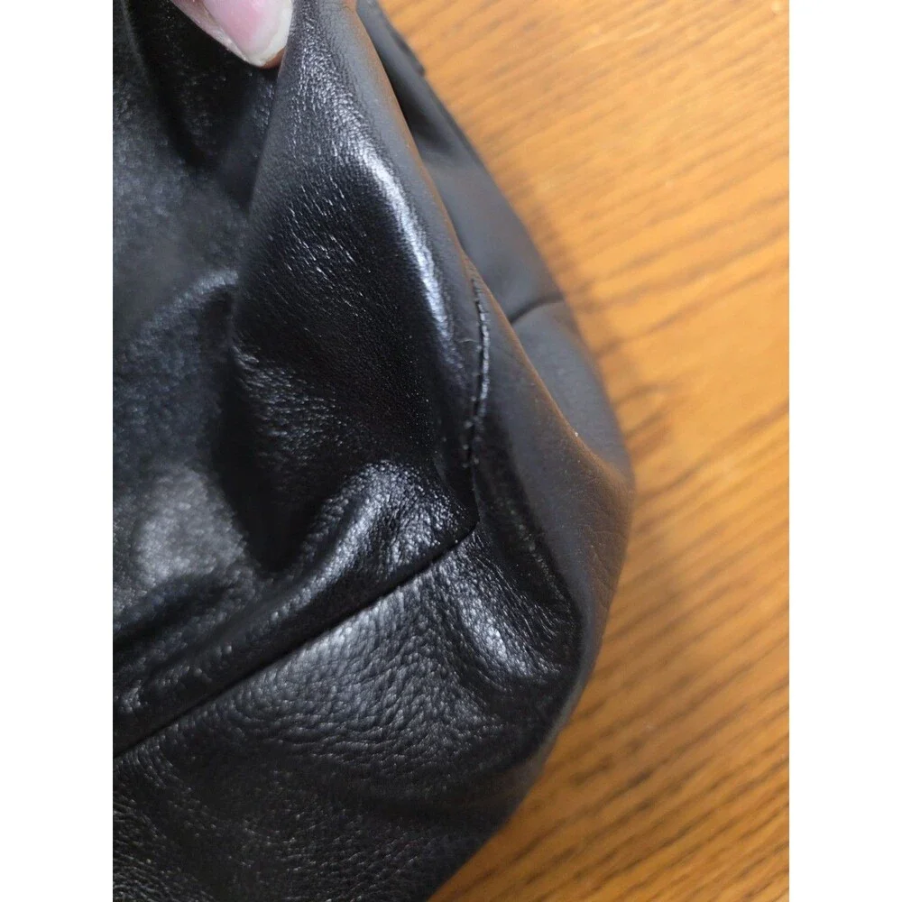 Coach zipper closures