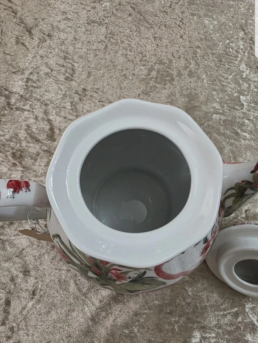 Kent Pottery holds  microwave elegantly