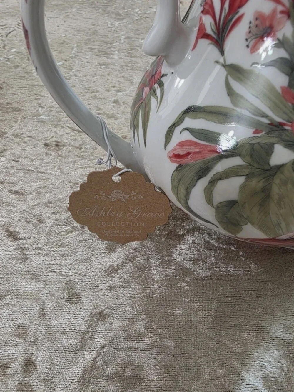 Kent Pottery features design red