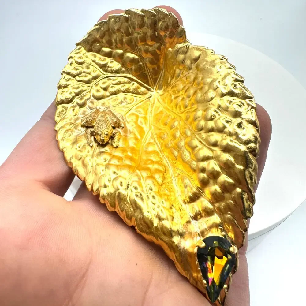 Vintage massive gold tone 3D leaf frog green brown AB rhinestone brooch