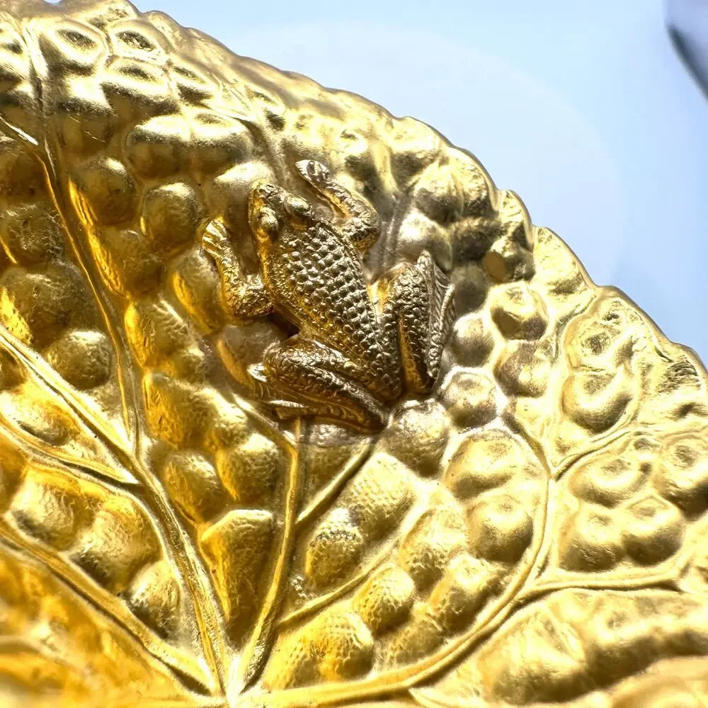 Vintage massive gold tone 3D leaf frog green brown AB rhinestone brooch