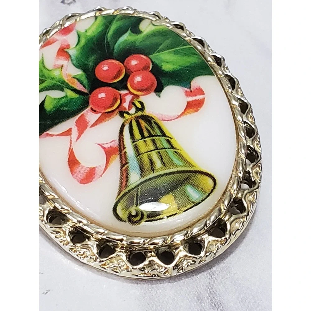 Vintage Christmas Holiday Holly and Bell Cameo Pin Brooch MCM