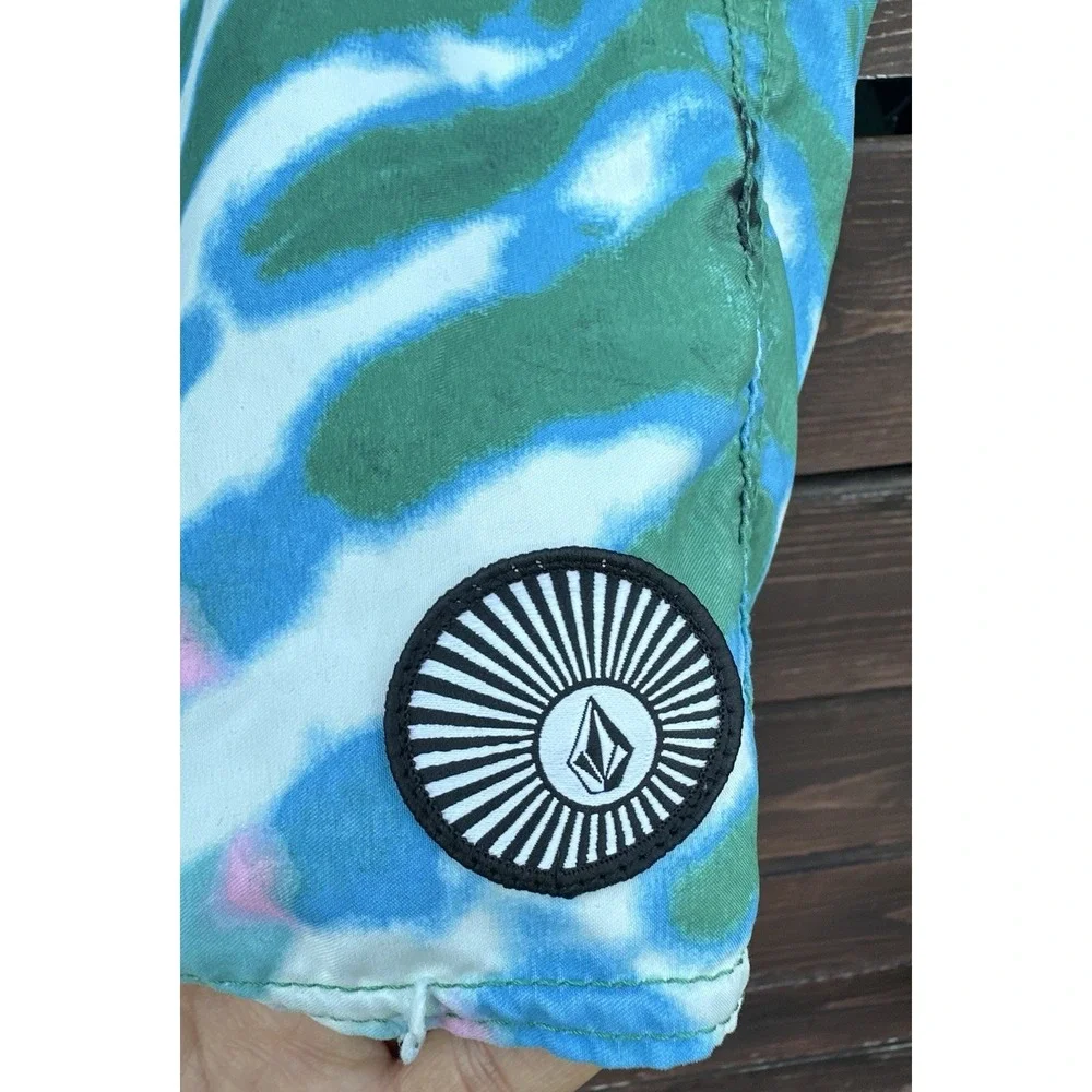 Volcom men tie