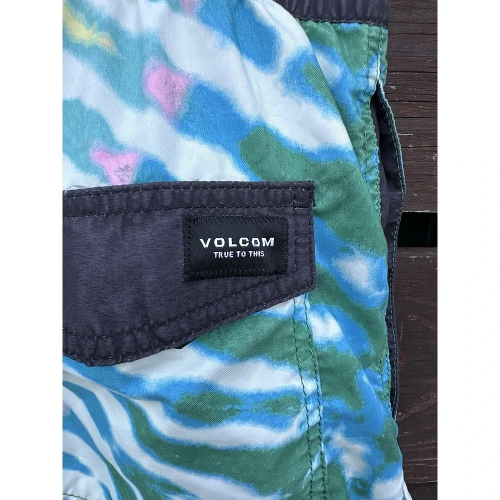 Volcom men tie