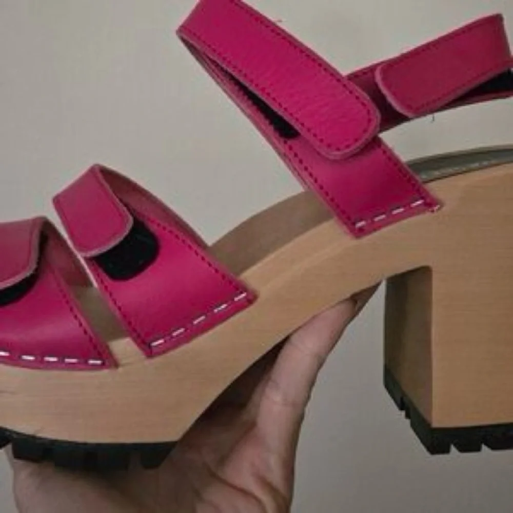 Swedish Hasbeens bold pink