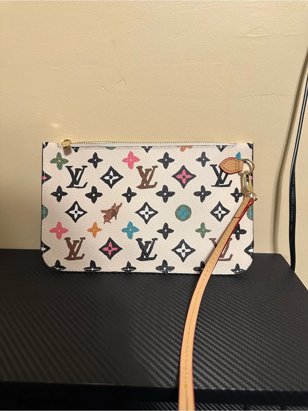 White color full tote