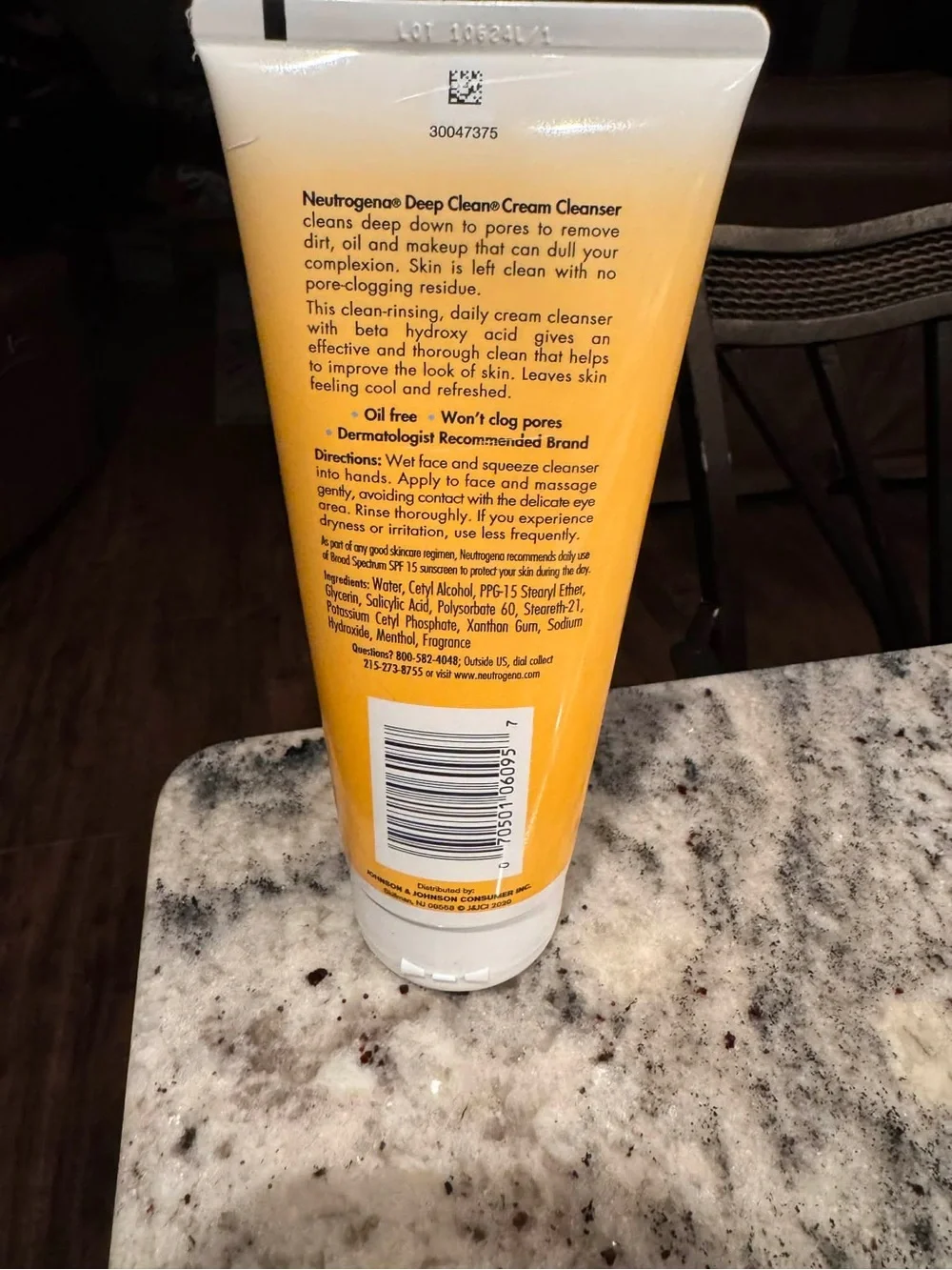 Neutrogena Deep Clean Cream Cleanser Yellow White