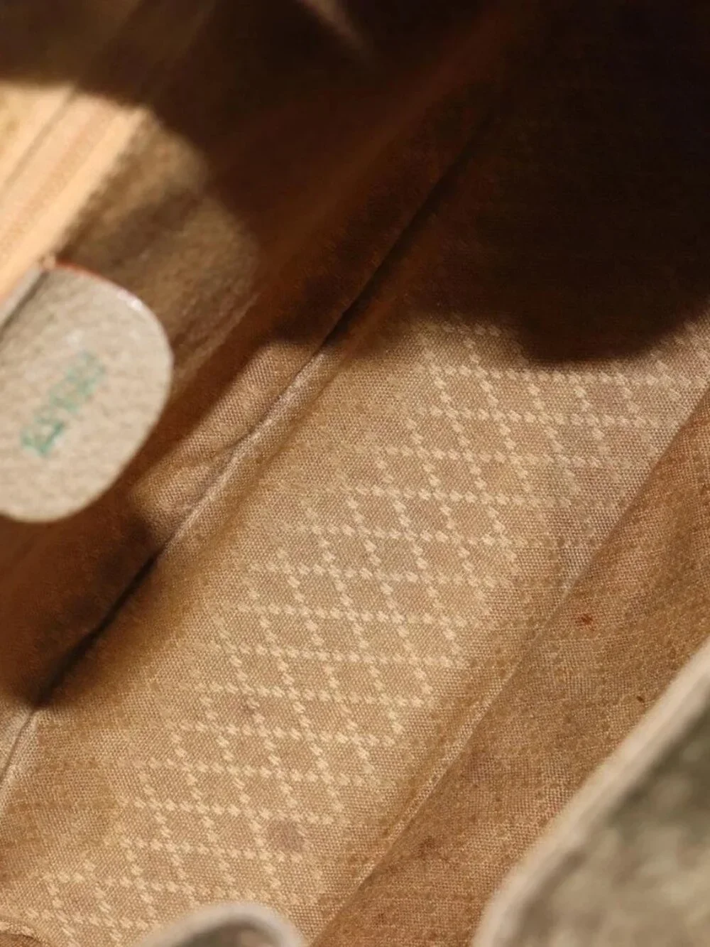 Gucci brand	gucci color	khaki