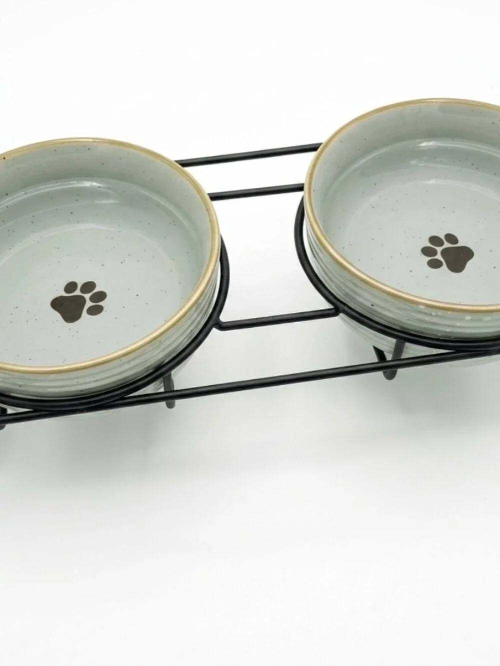 This is a set of Signature Housewares Inc speckled pet b