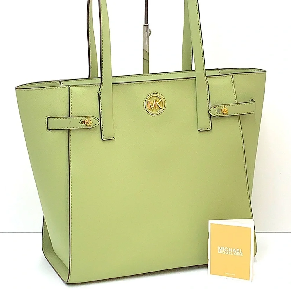 Michael Kors details zip