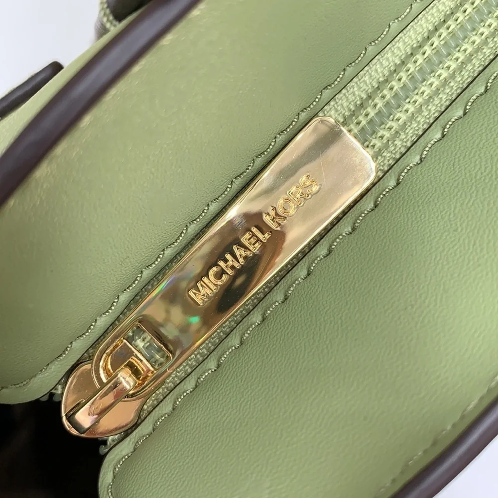 Michael Kors 11 100% hardware