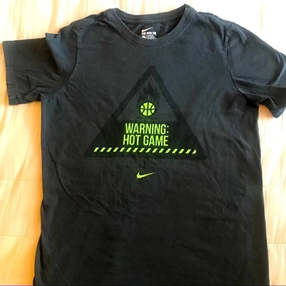 Nike black graphics T-shirt size YLG