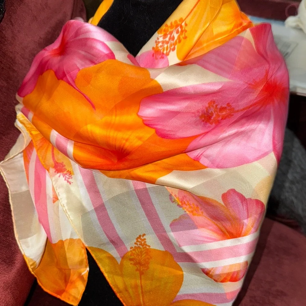 Oscar de la Renta Vintage Vibrant Hibiscus Silk Scarf 34”x34”