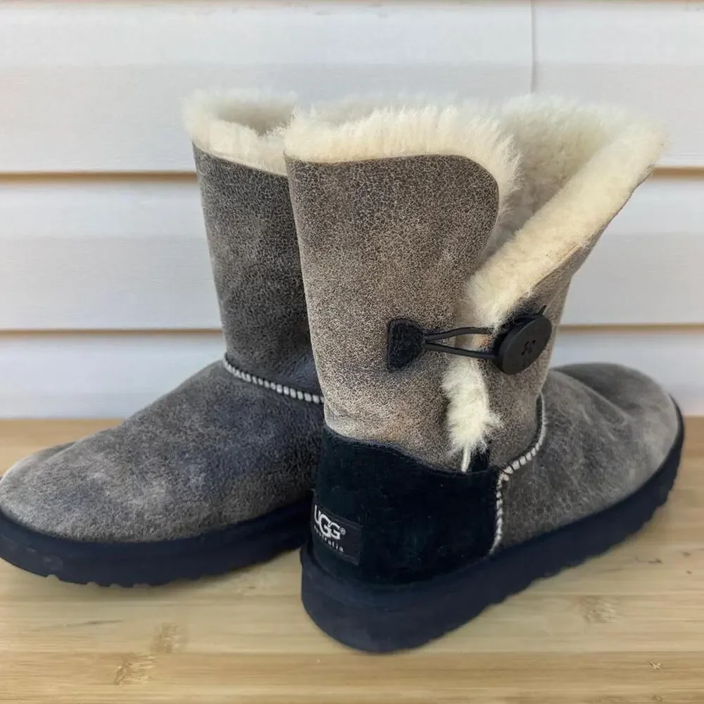 UGG vintage brown