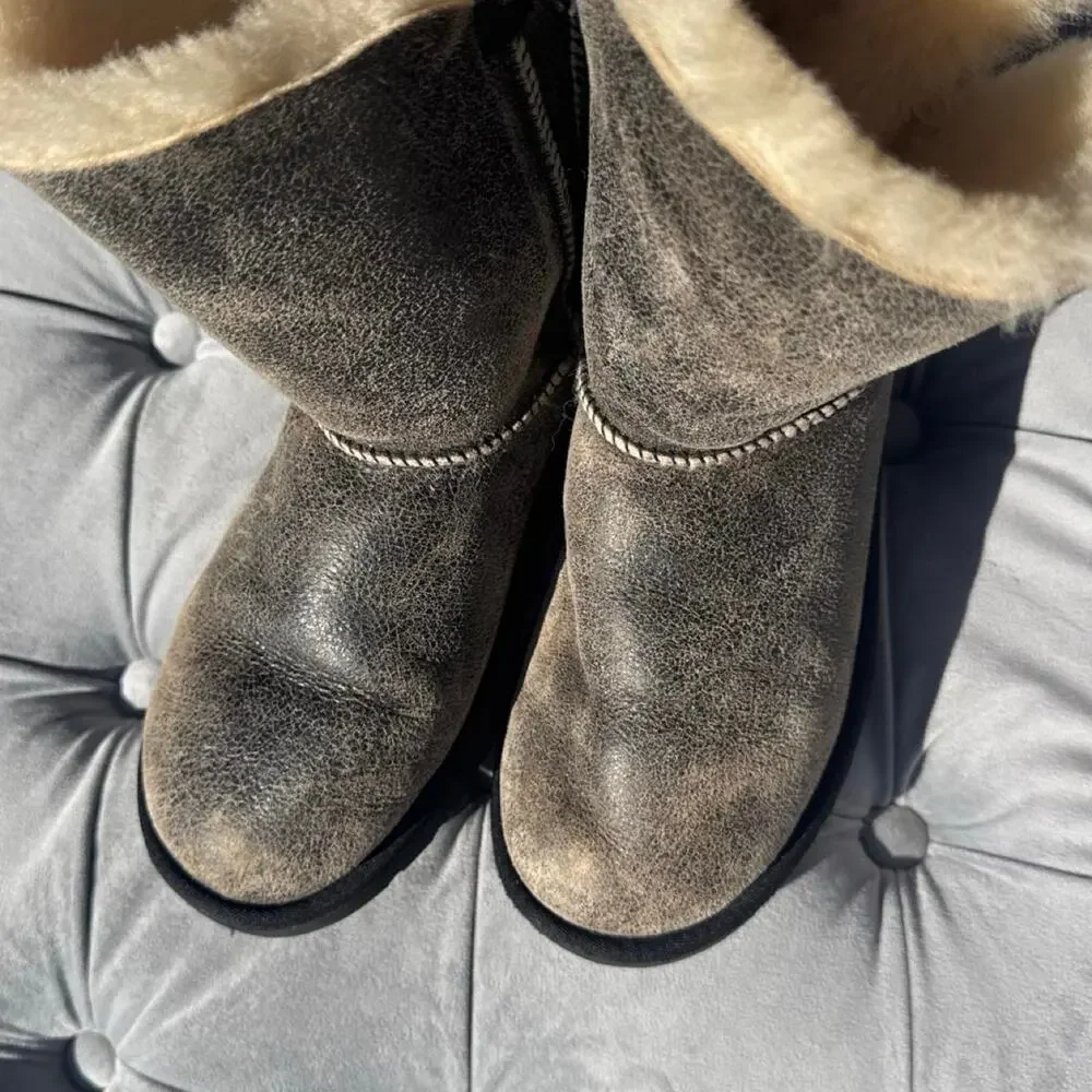 UGG vintage brown