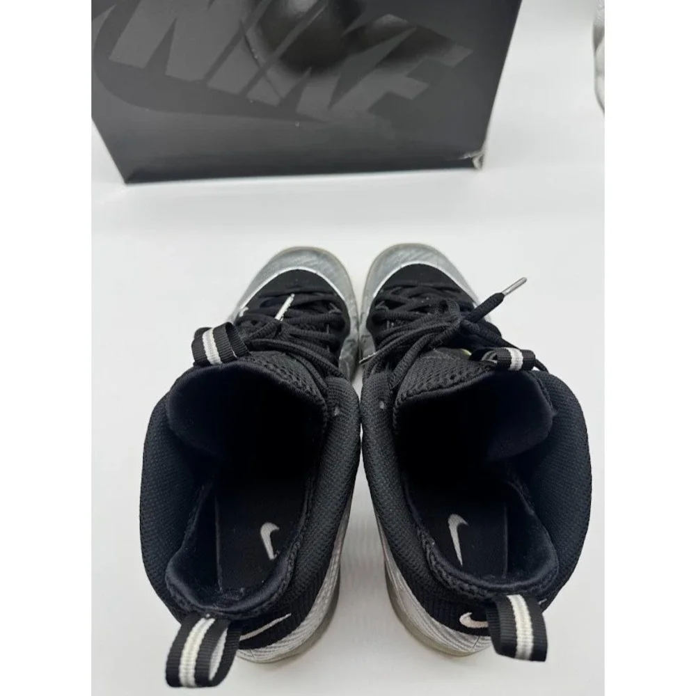Nike little posite