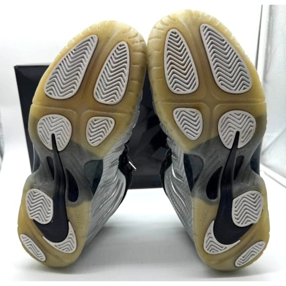 Nike little posite