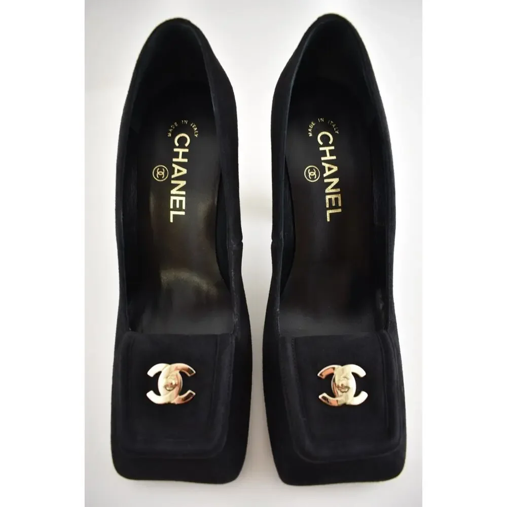 CHANEL front suede ask
