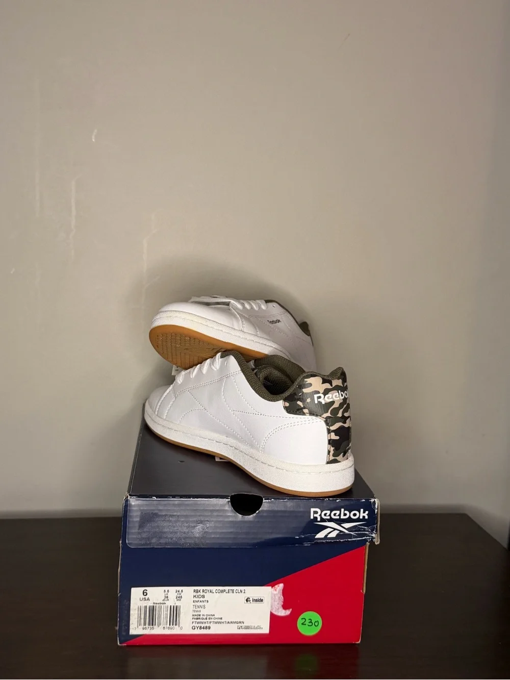 Reebok top accents