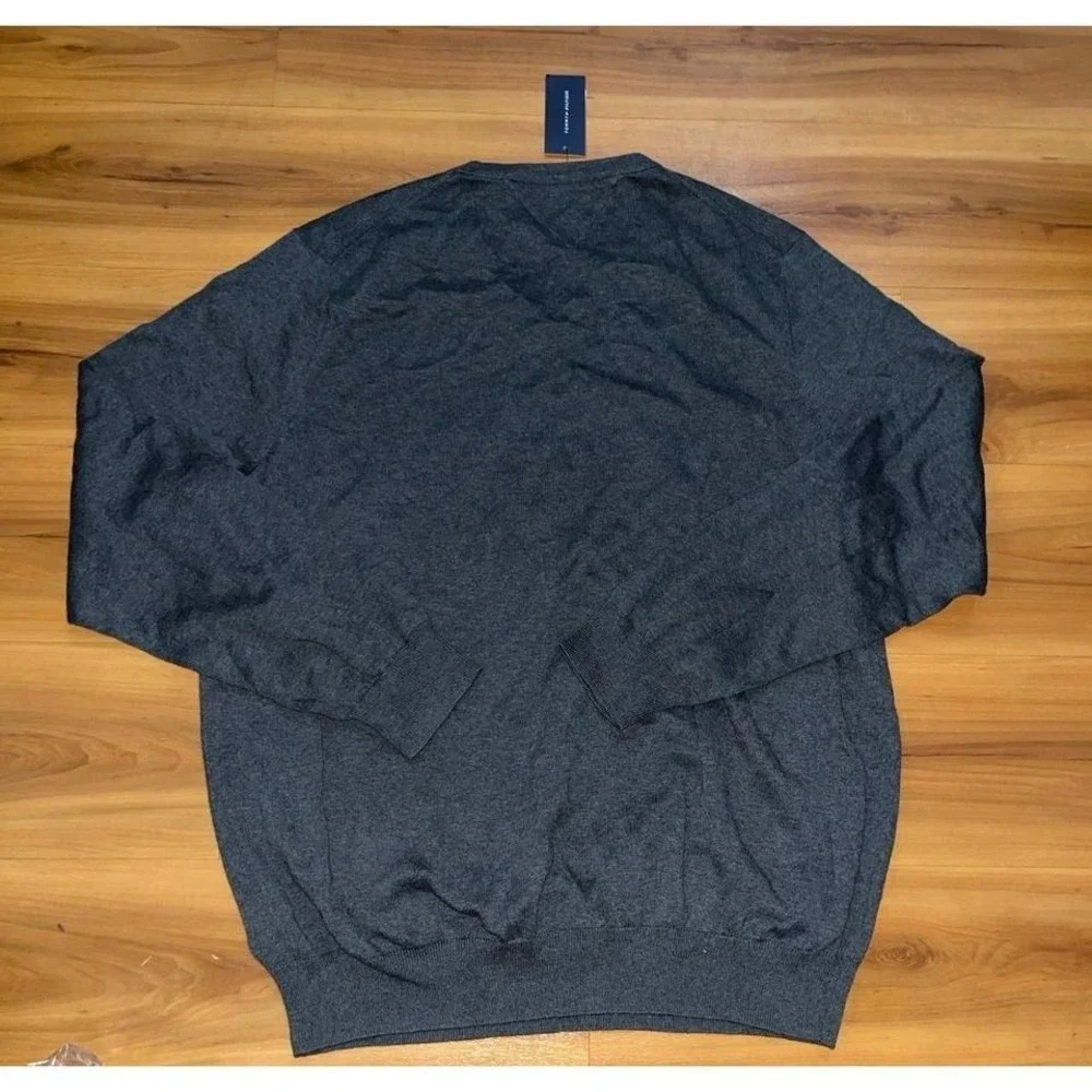 Mens NWT Tommy Hilfiger V-Neck Cotton Business Casual‎ Solid Gray Sweater