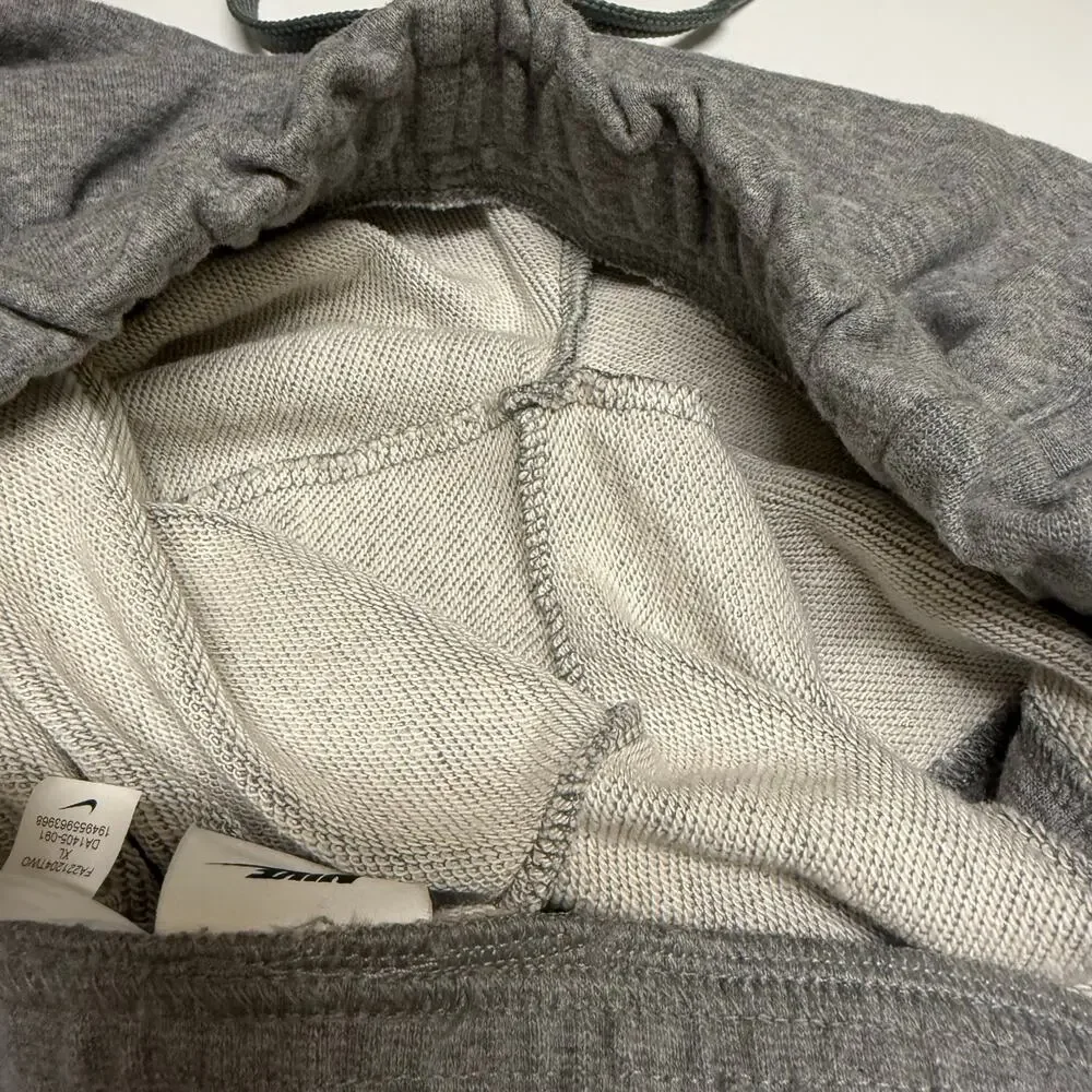 Nike sportswear club