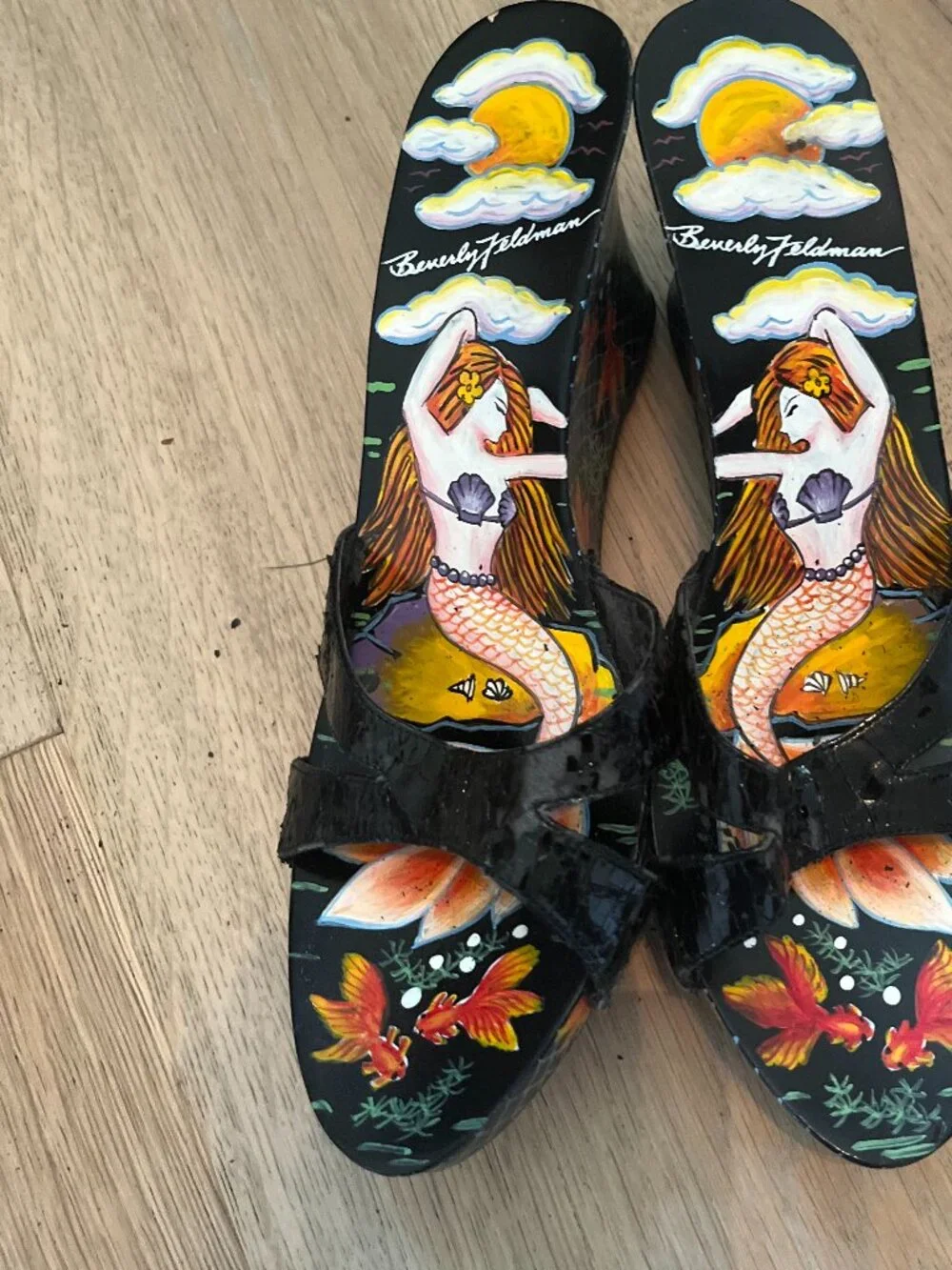 Rare Vintage Beverly Feldman Hand Painted Mermaid Fish Scene Wedge Sandals Black
