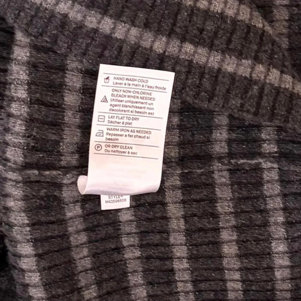 Vince work fold measurements