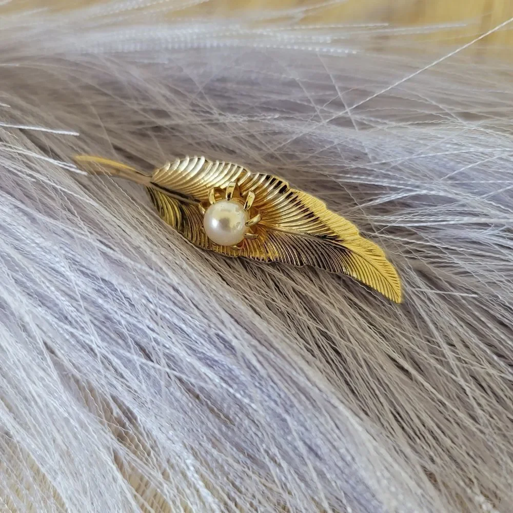 Golden pearl feather leaf brooch vintage