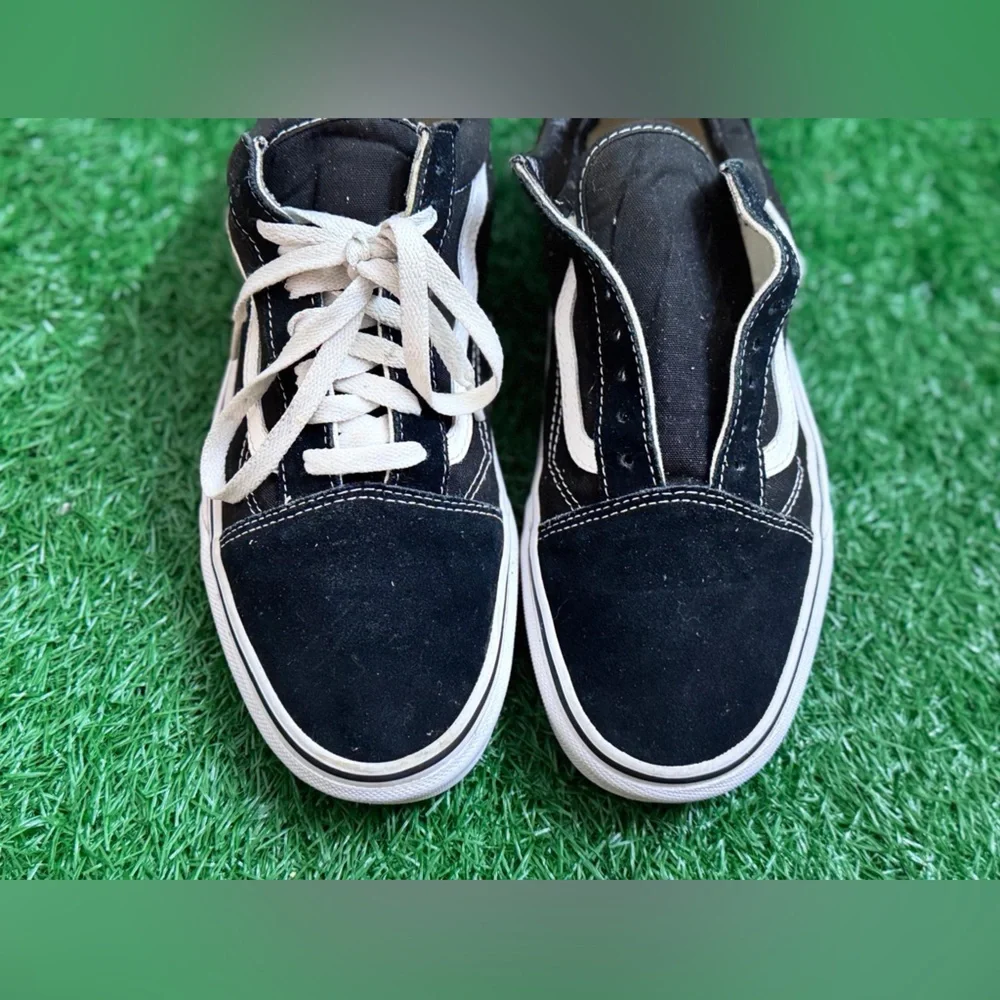 Vans Unisex Black‎ and White Sneakers Size M-9.5 W-11