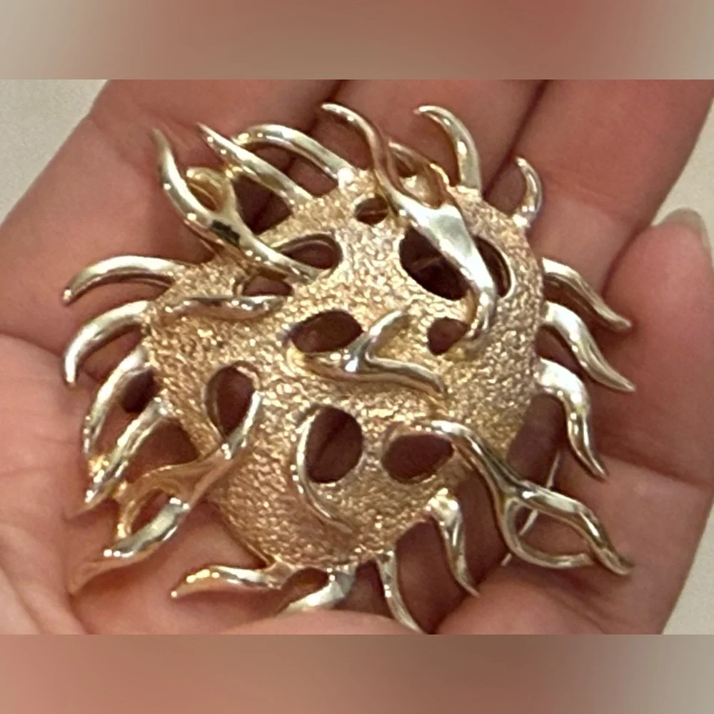Sarah Coventry elegant gold