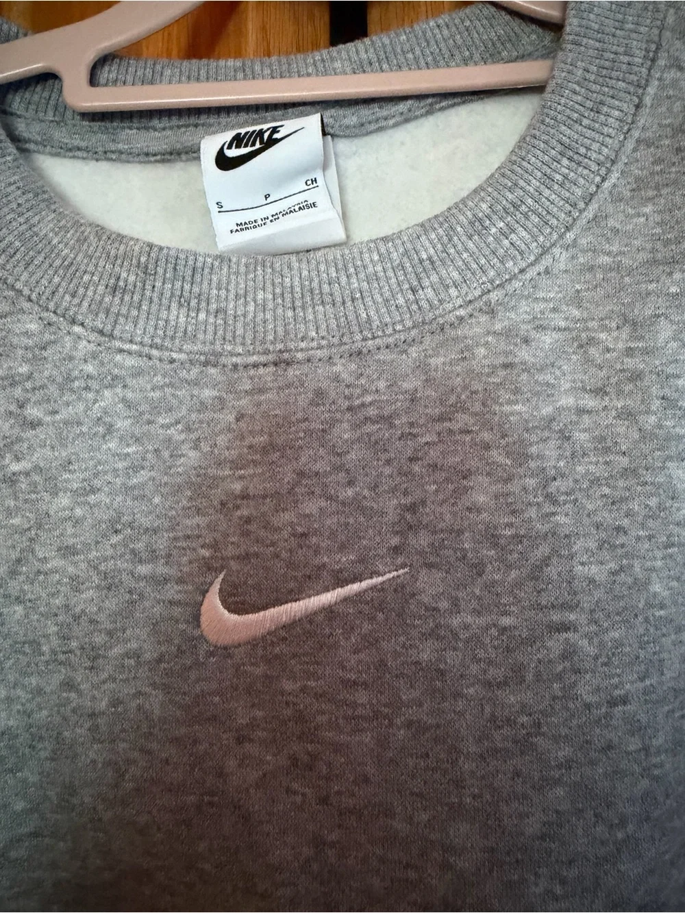 Nike Women’s Gray Crewneck Sweatshirt