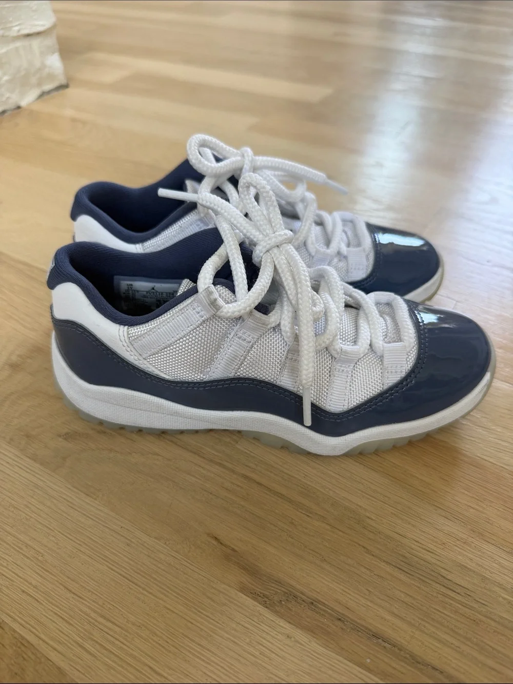 Jordan Kids Low-Top Sneakers in Navy and White