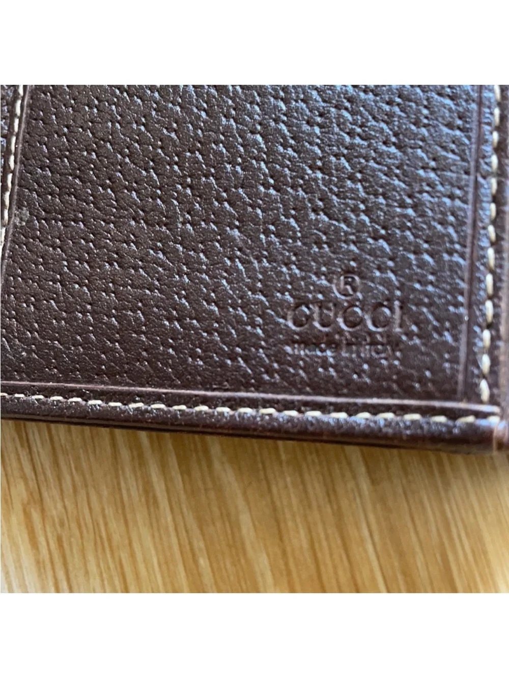 Gucci signature gg